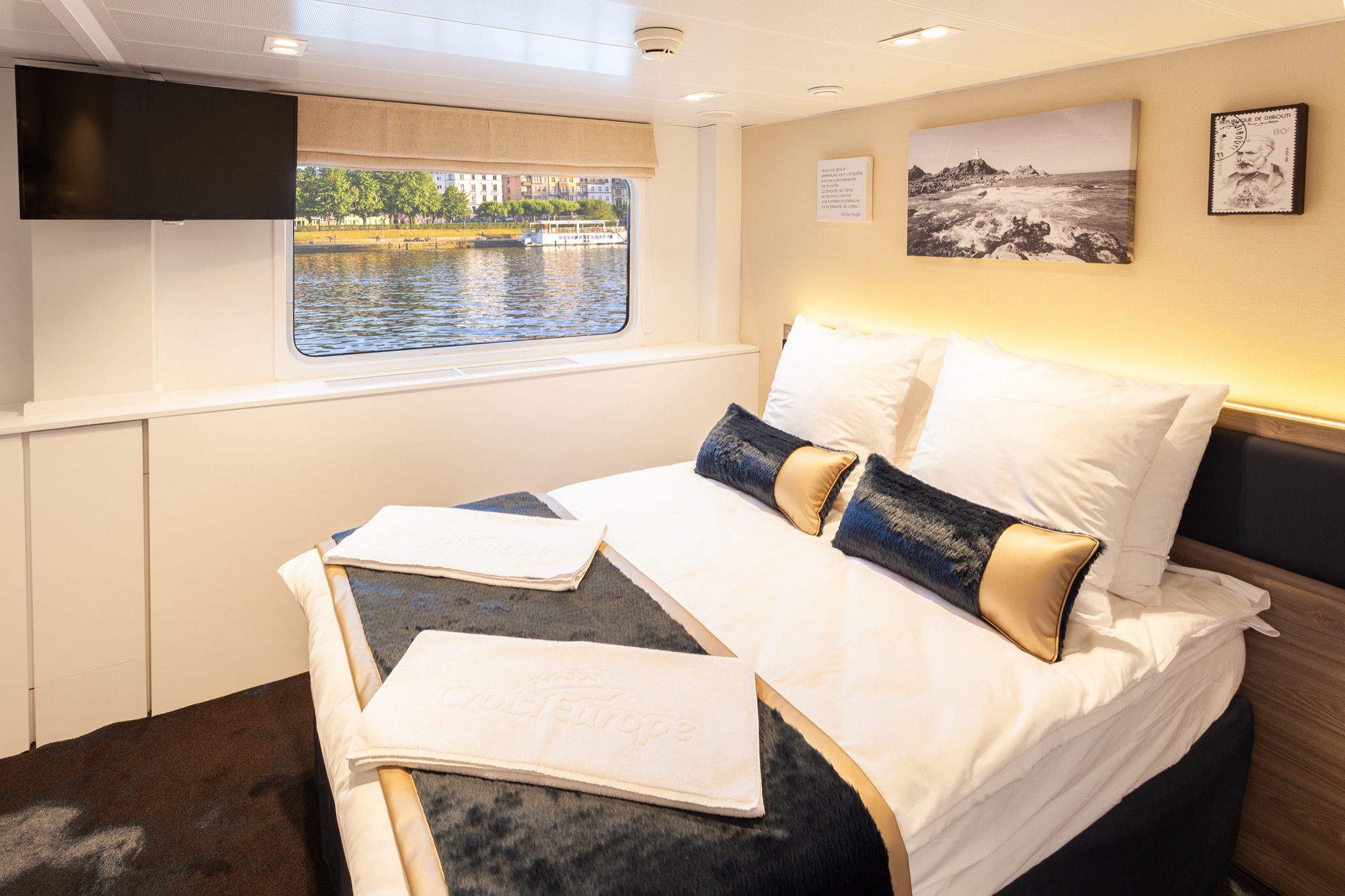 CroisiEurope MS Victor Hugo Cabin 7.jpg